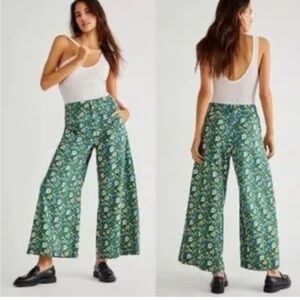 Free People Menocra Cropped Floral Printed Pants Z502-8 Size 6 W-5